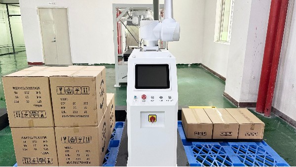 智能码垛机器人助力饮料和洗涤用品行业实现自动化生产
